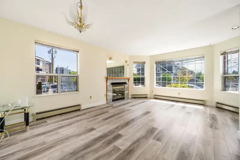 2547 E 34TH AVENUE - photo 4 of 23