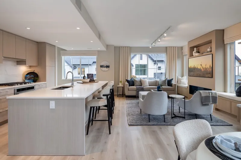 117 3637 SHEFFIELD AVENUE - photo 2 of 11