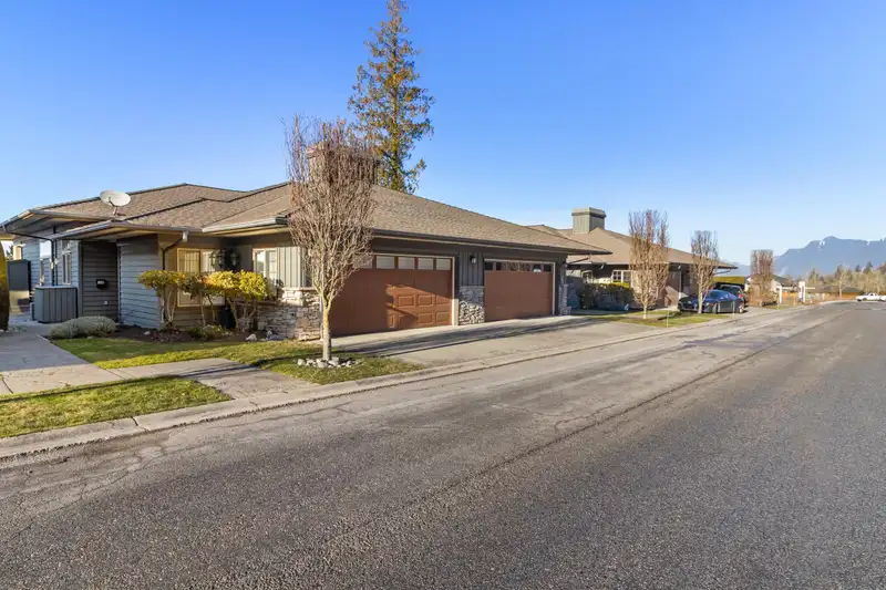 104 51096 FALLS COURT - photo 1 of 27