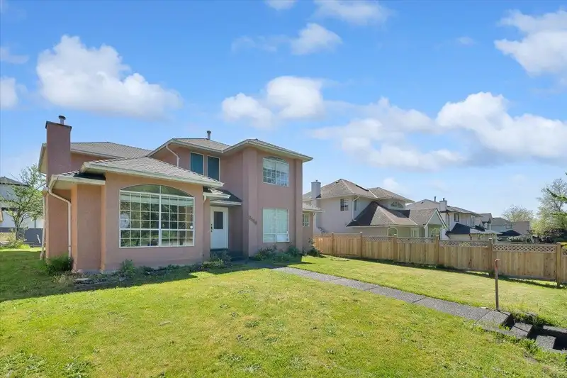 8648 140 STREET - photo 1 of 26