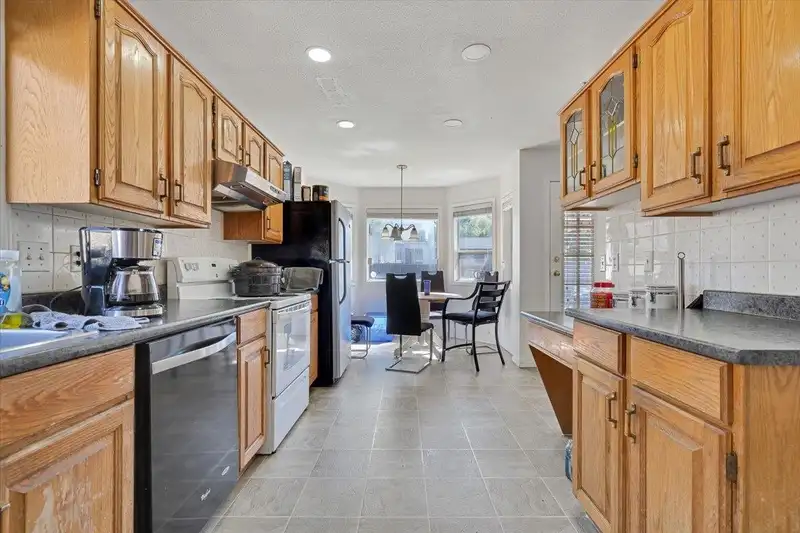 8648 140 STREET - photo 4 of 26