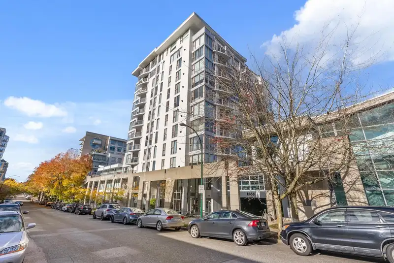 506 1633 W 8TH AVENUE - photo 3 of 35
