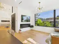 5197 HOLLYWOOD DRIVE - thumbnail 4