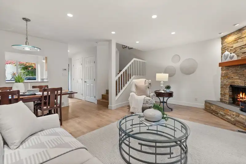2307 MOUNTAIN HIGHWAY - photo 2 of 40
