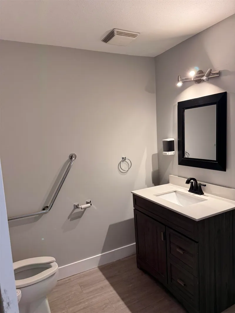 14 14722 64 AVENUE - photo 3 of 7