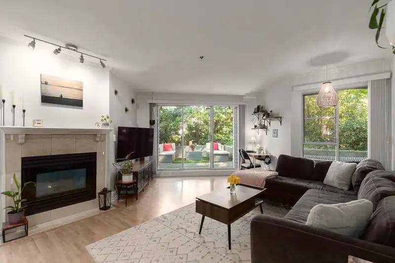 102 838 W 16TH AVENUE - photo 2 of 23