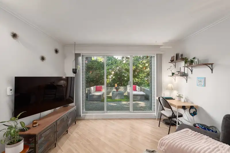 102 838 W 16TH AVENUE - photo 4 of 23