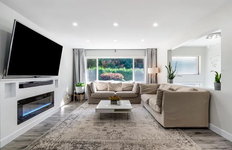 2317 COMO LAKE AVENUE - photo 2 of 25