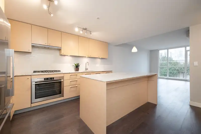 505 6180 COONEY ROAD - photo 2 of 31