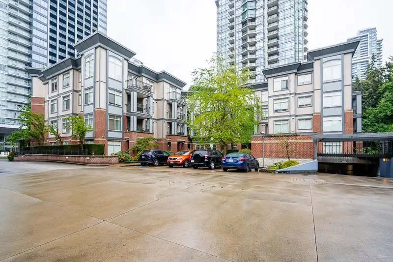 414 10455 UNIVERSITY DRIVE - photo 1 of 37
