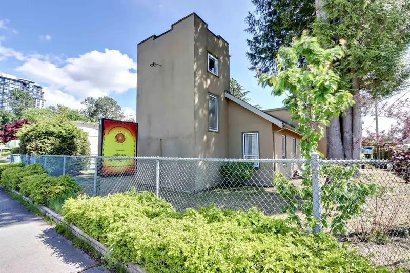 13260 108 AVENUE - photo 2 of 36