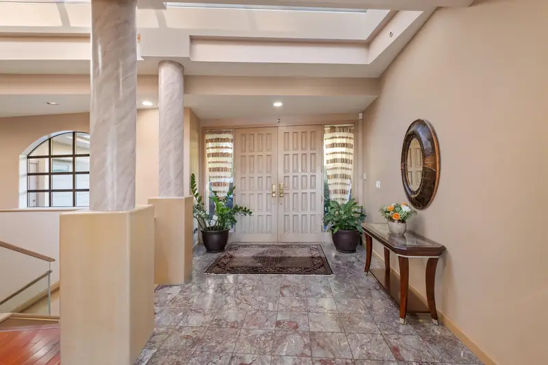 2490 WESTHILL COURT - photo 4 of 25