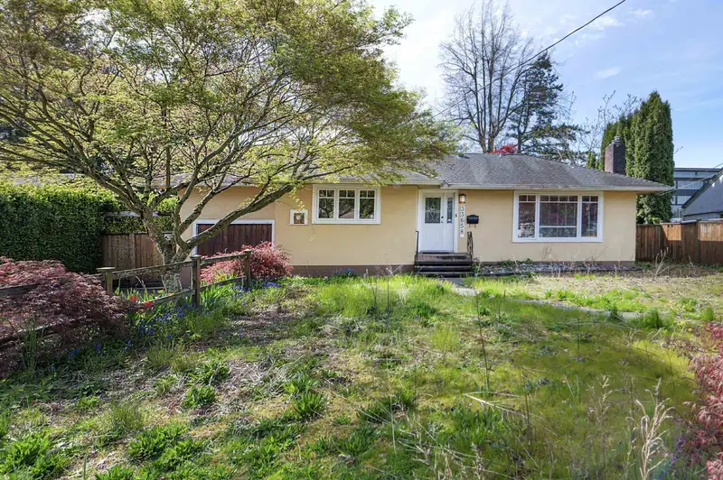 33658 LINCOLN ROAD - photo 1 of 39