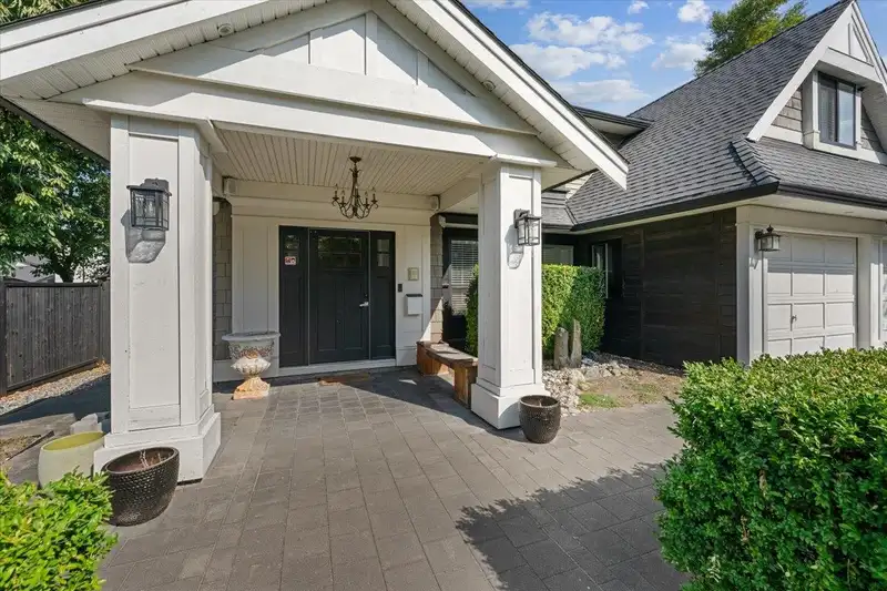 15229 111A AVENUE - photo 3 of 40
