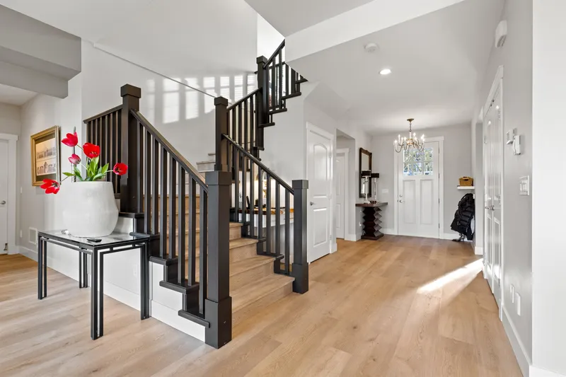 14279 37 AVENUE - photo 3 of 16