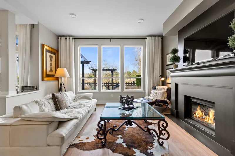 14279 37 AVENUE - photo 4 of 16