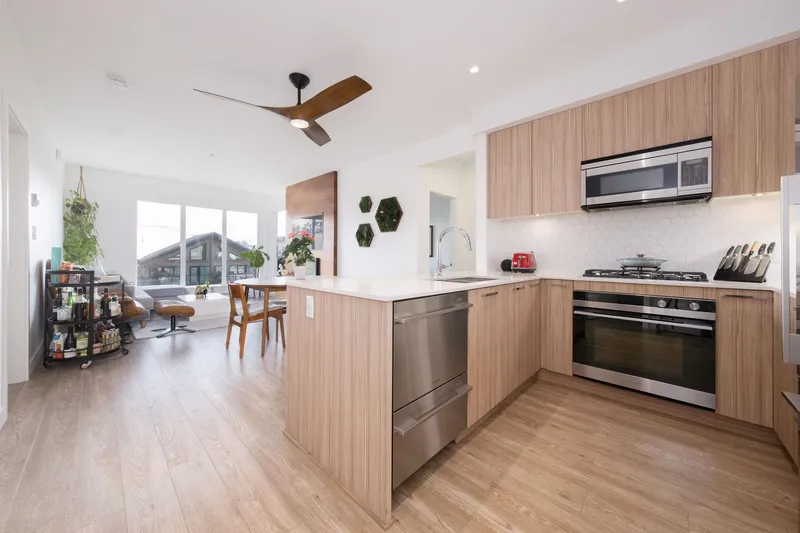 404 1061 MARINE DRIVE - photo 1 of 25