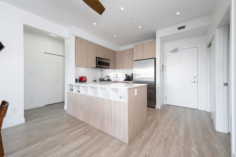 404 1061 MARINE DRIVE - photo 4 of 25