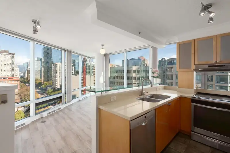 1302 1003 BURNABY STREET - photo 3 of 24