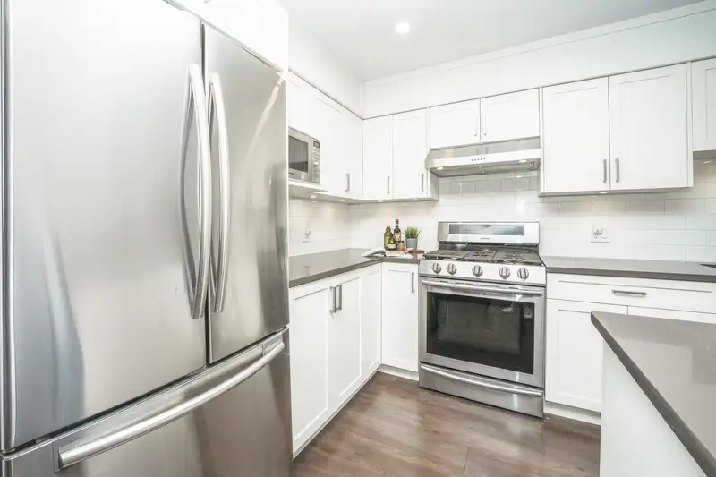 28 1260 RIVERSIDE DRIVE - photo 3 of 30