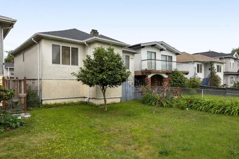 855 NANAIMO STREET - photo 1 of 23