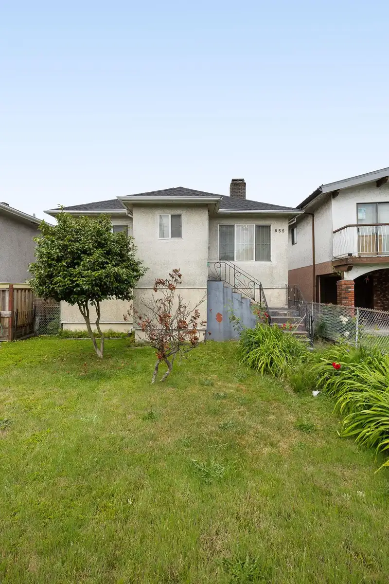 855 NANAIMO STREET - photo 2 of 23