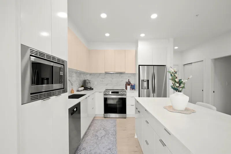 219 1792 STARLING DRIVE - photo 3 of 25