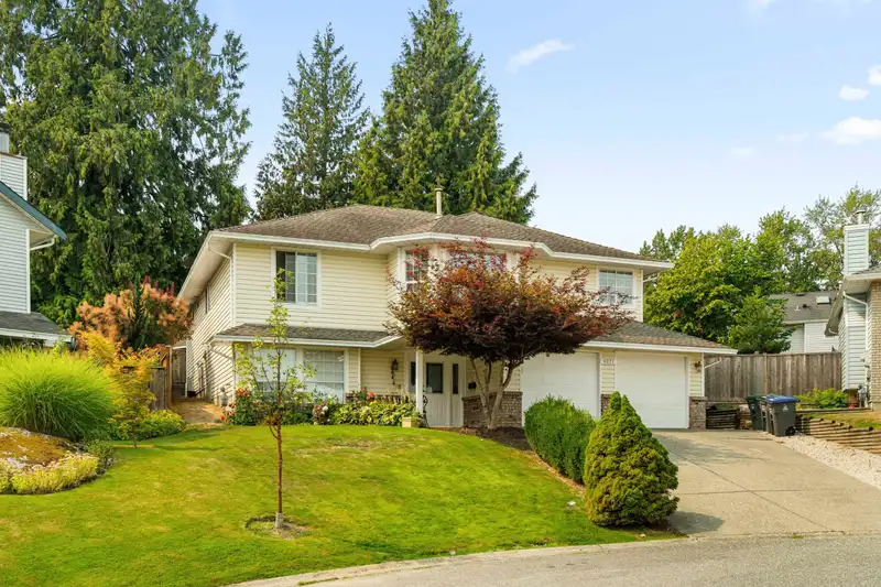 6277 171A STREET - photo 2 of 20