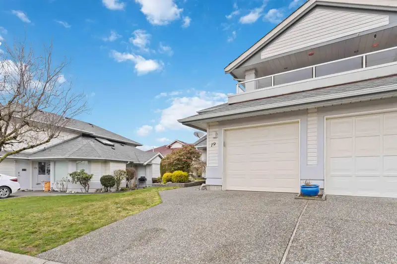 19 31406 UPPER MACLURE ROAD - photo 4 of 36