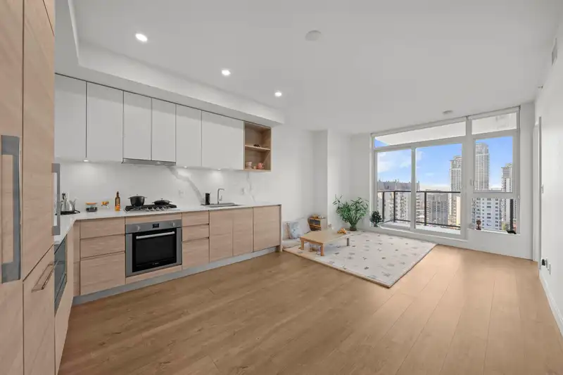 1707 595 AUSTIN AVENUE - photo 3 of 26