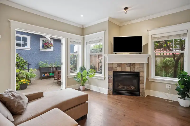 49 E 13TH AVENUE - photo 4 of 33