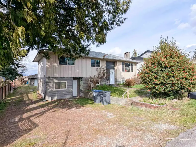 11623 96 AVENUE - photo 3 of 12