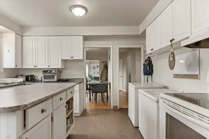33919 VICTORY BOULEVARD - photo 1 of 29