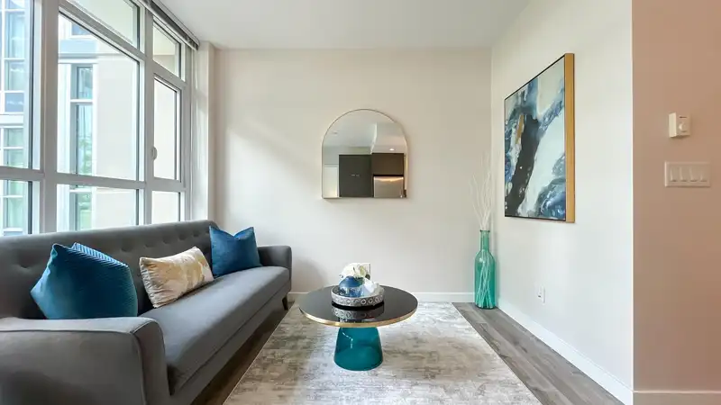 201 711 BRESLAY STREET - photo 4 of 23