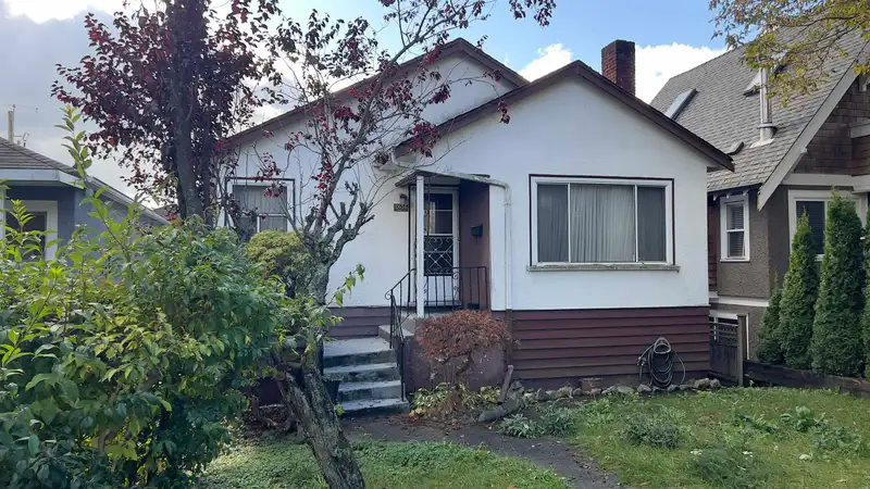 2656 ADANAC STREET - photo 1 of 5