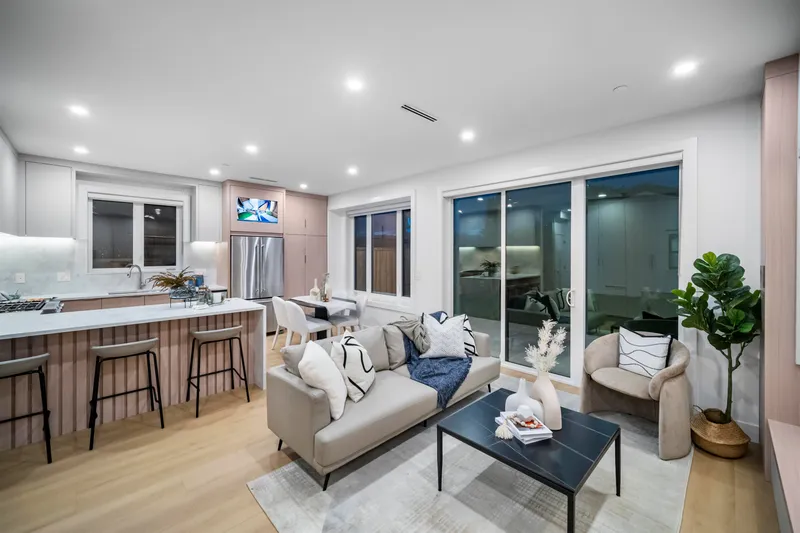 2 3623 TRIUMPH STREET - photo 2 of 25