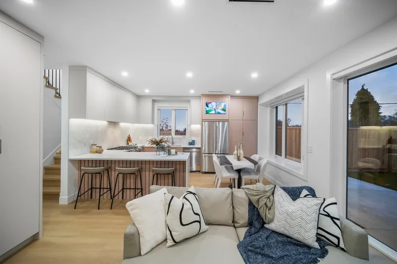 2 3623 TRIUMPH STREET - photo 3 of 25