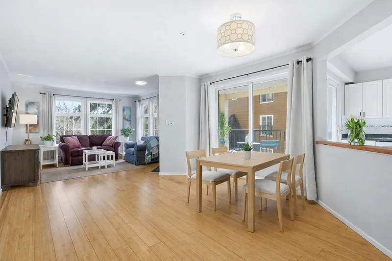 206 5556 14 AVENUE - photo 3 of 25