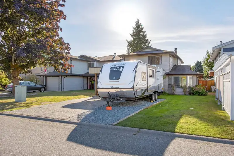 11767 190 STREET - photo 2 of 31