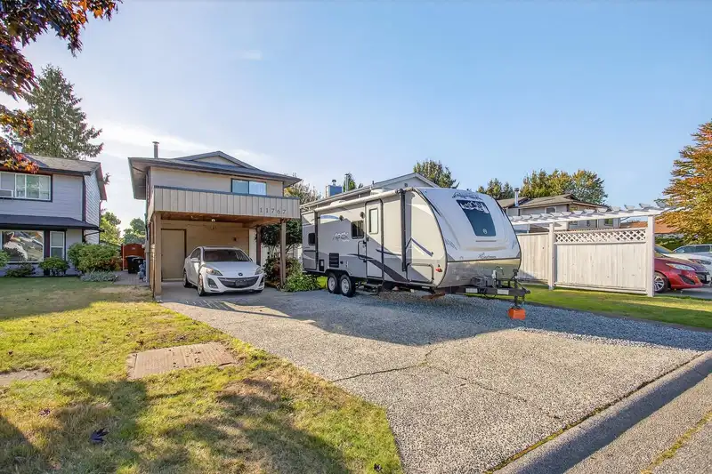 11767 190 STREET - photo 3 of 31