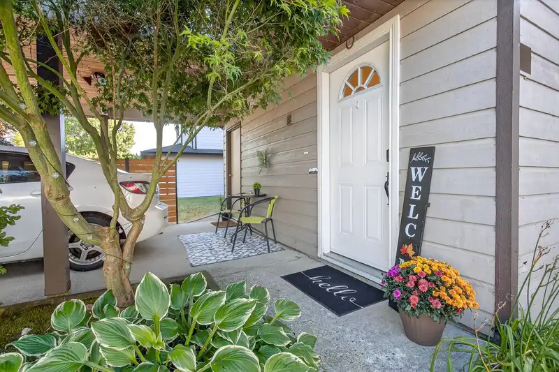 11767 190 STREET - photo 4 of 31