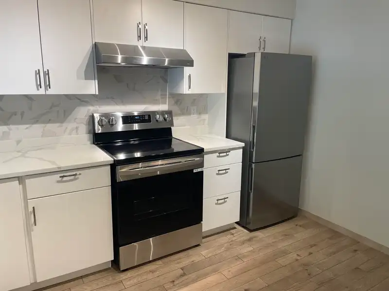 305 6070 MCMURRAY AVENUE - photo 1 of 40