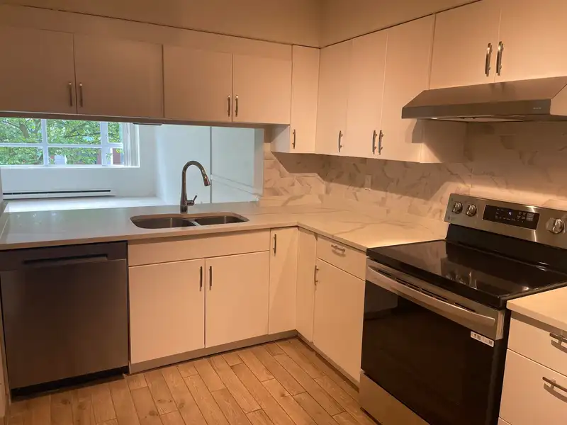 305 6070 MCMURRAY AVENUE - photo 2 of 40