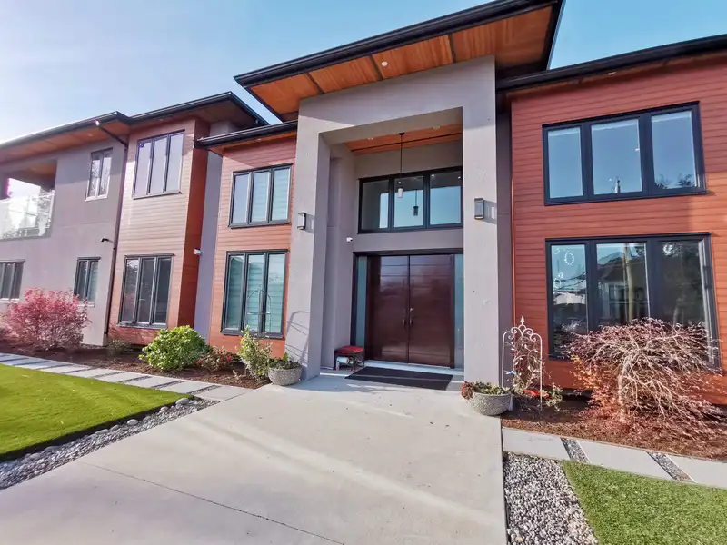 3291 ULLSMORE AVENUE - photo 2 of 32