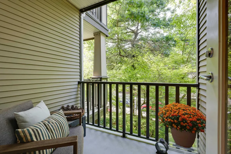 304 1388 NELSON STREET - photo 4 of 22