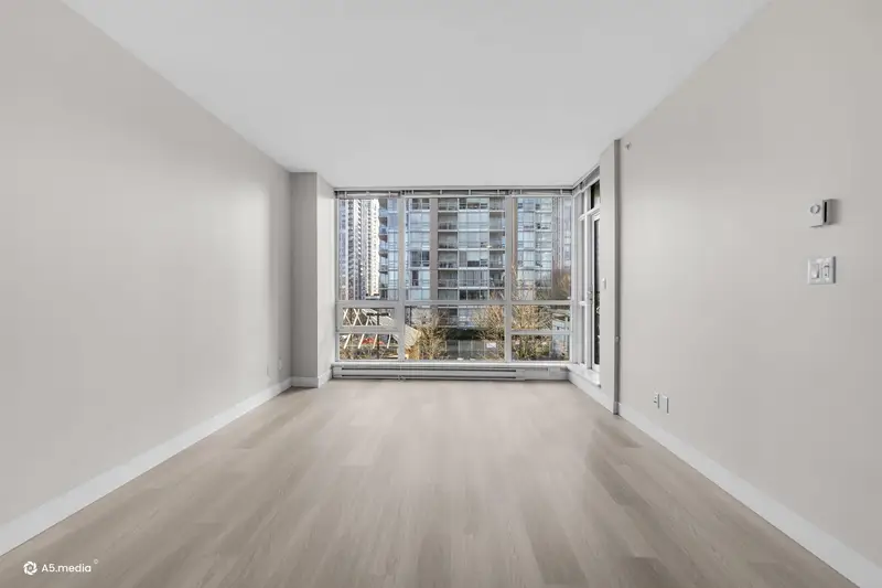 706 2968 GLEN DRIVE - photo 3 of 25