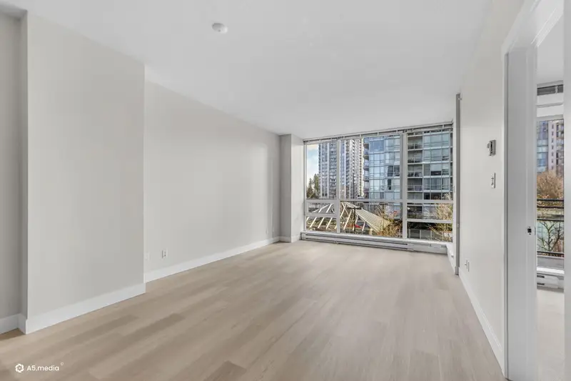 706 2968 GLEN DRIVE - photo 4 of 25