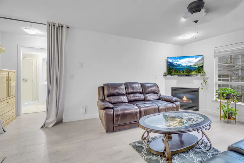 301 12083 92A AVENUE - photo 3 of 25