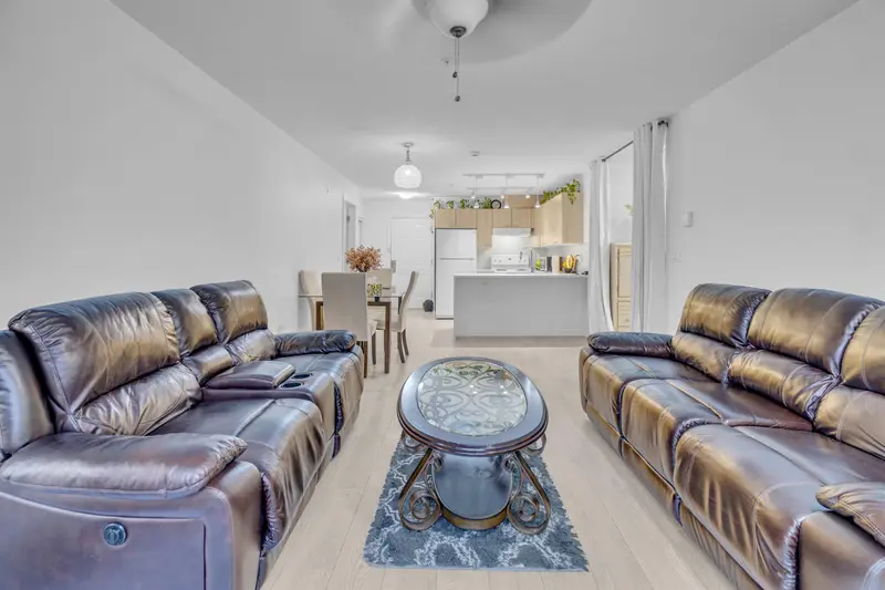 301 12083 92A AVENUE - photo 4 of 25