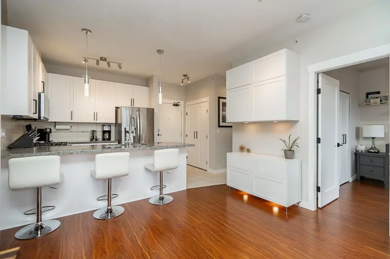 401 15918 26 AVENUE - photo 3 of 25